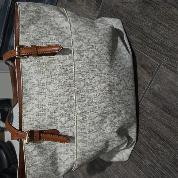 Michael Kors tote handbag with matching wallet - Picture 7 of 10